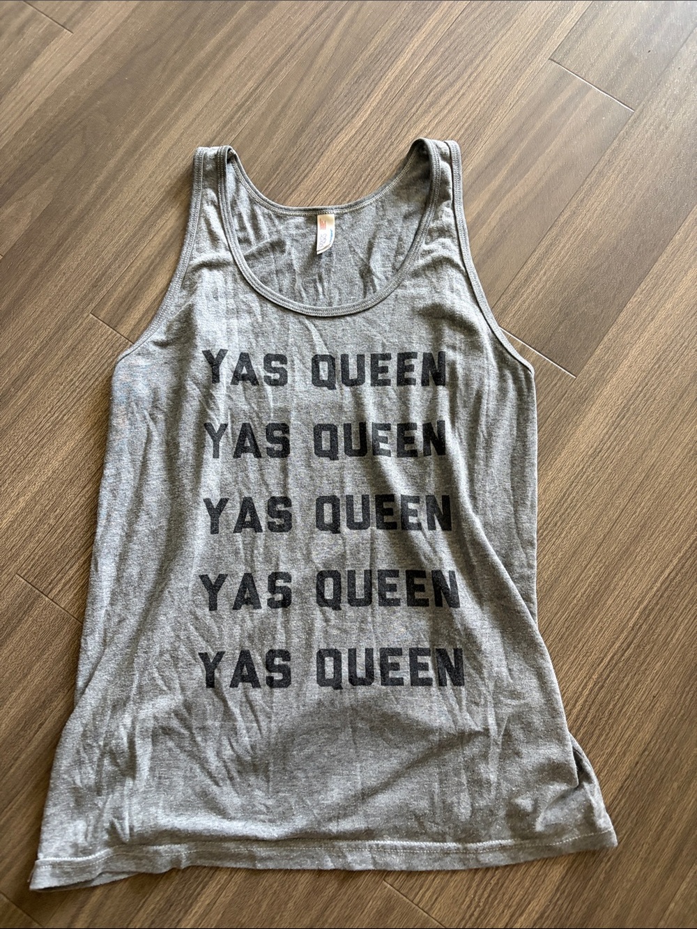 Gray 'YAS QUEEN' Graphic Tank